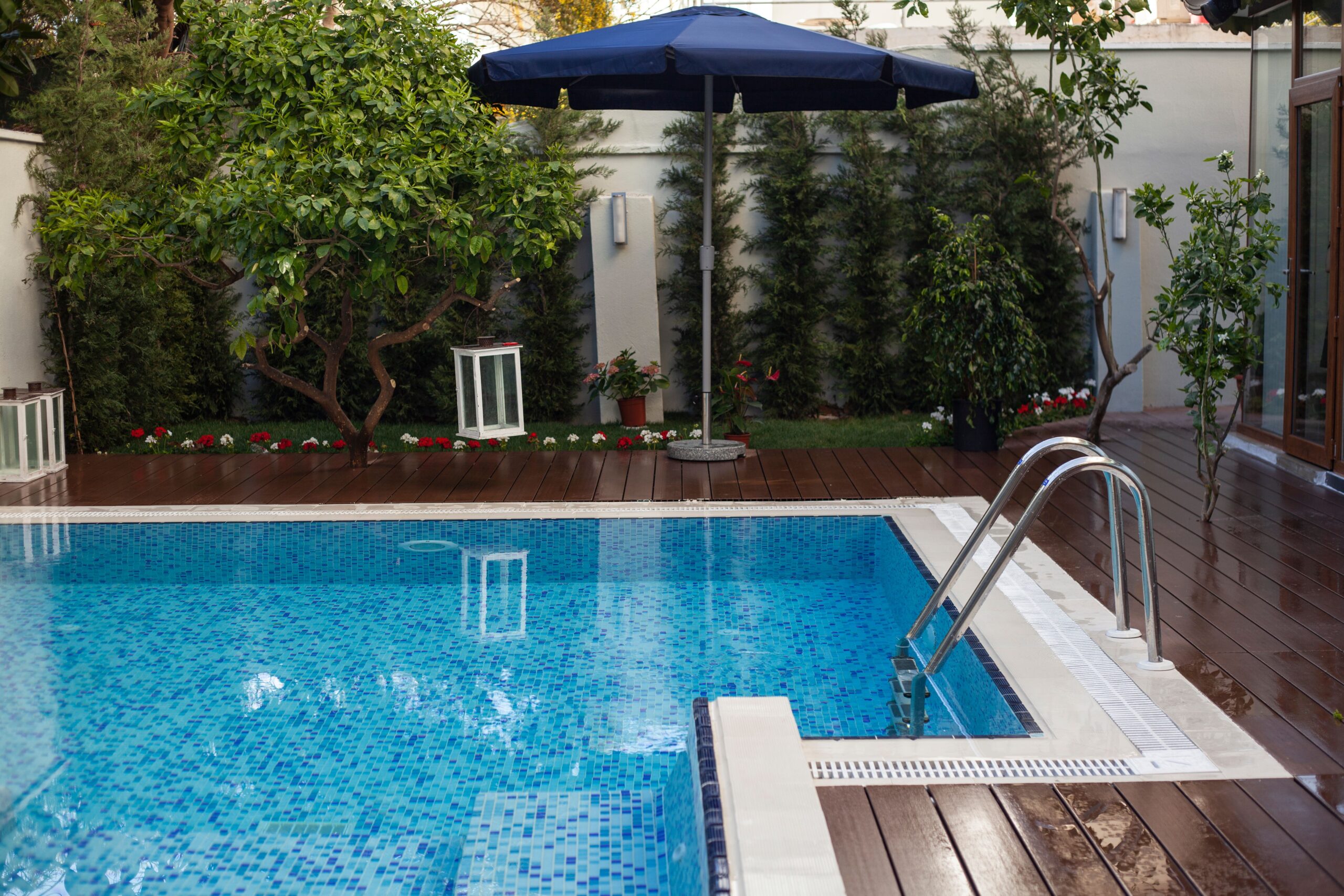Custom pool construction for a Pinecrest backyard by Elite Pool Miami